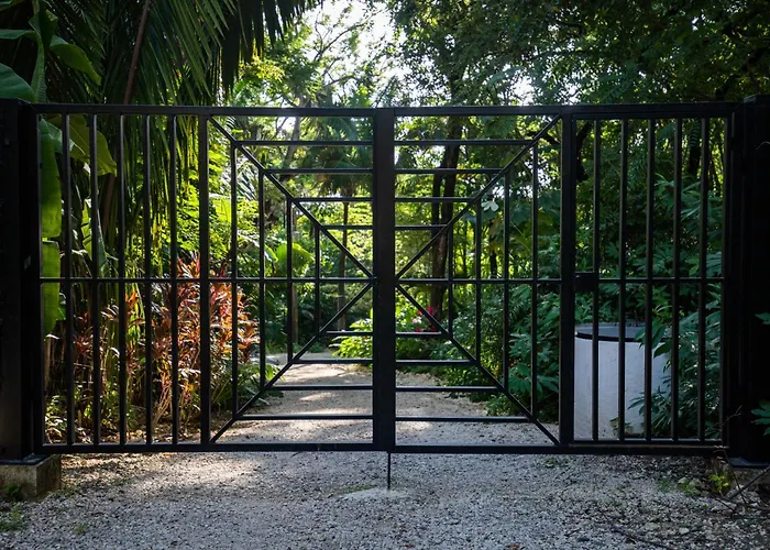 Villa Four Winds A Short Walk To The